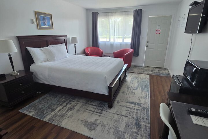 White Fang Motel