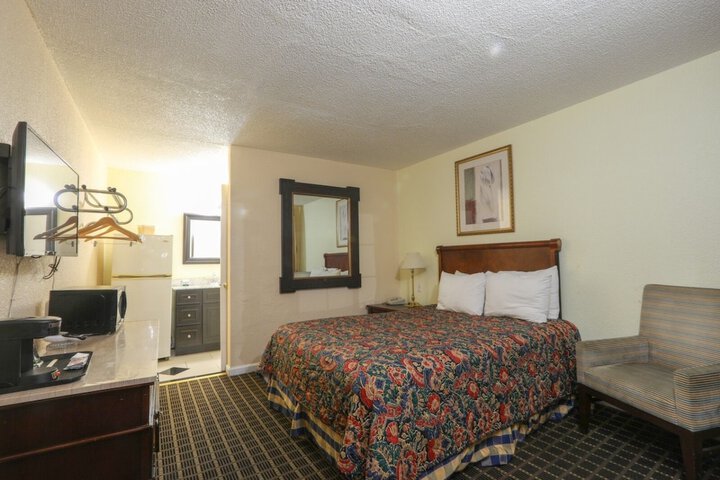 Room 22 of 38