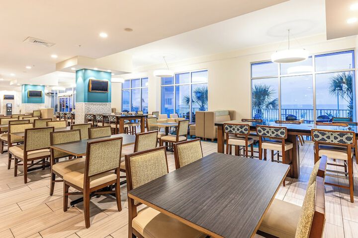Holiday Inn Express & Suites Panama City Beach - Beachfront by IHG