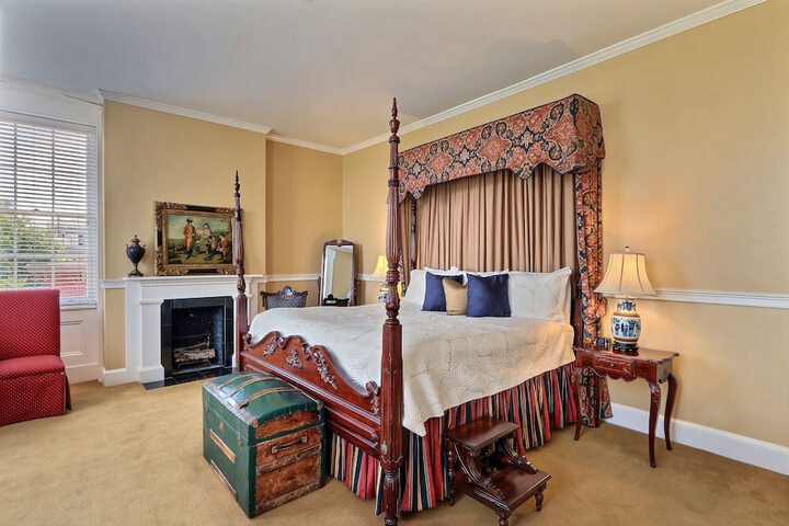 Room 55 of 170