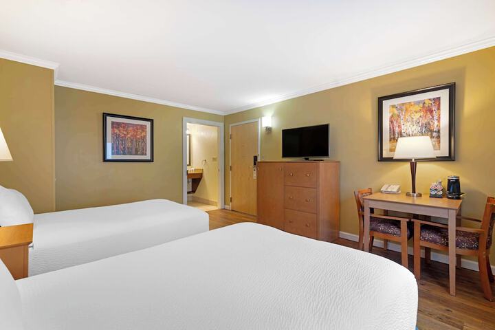 Best Western Plus Windjammer Inn & Conference Center