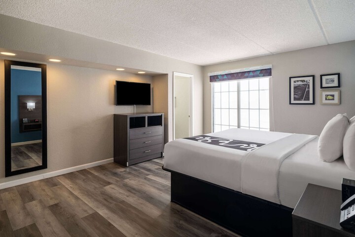 Room 15 of 33