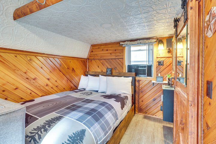 Tiny Cabin w / Outdoor Dining Area - Near Keystone!