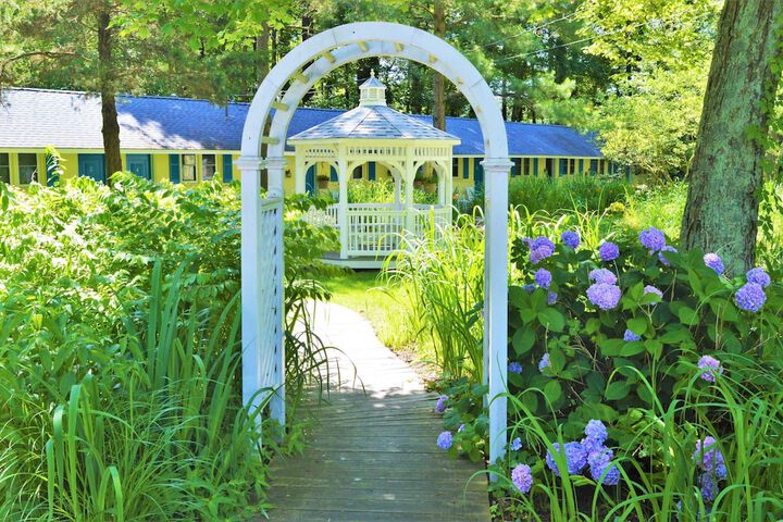 Meris Gardens Bethany