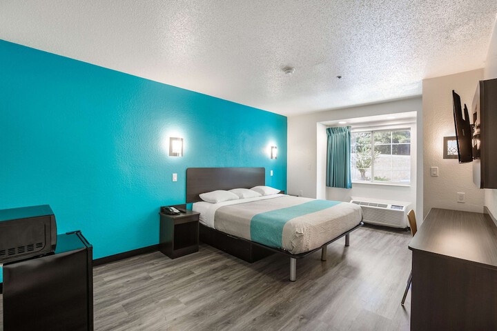 Room 9 of 31