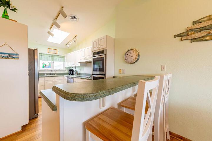 Duck R Way - Poteskeet Ocean View, 260 Yds to Beach, Pool, Hot Tub, Walk to Downtown Duck