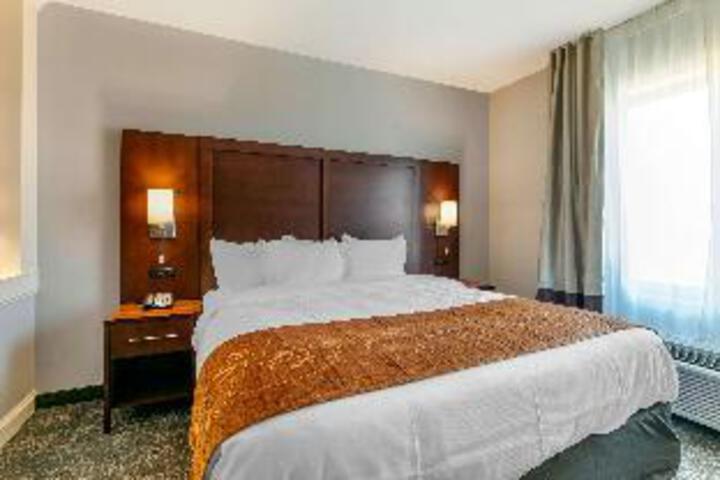 Suite 19 of 23