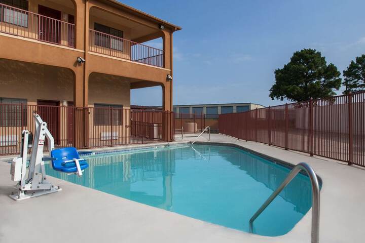 Super 8 by Wyndham Bastrop TX
