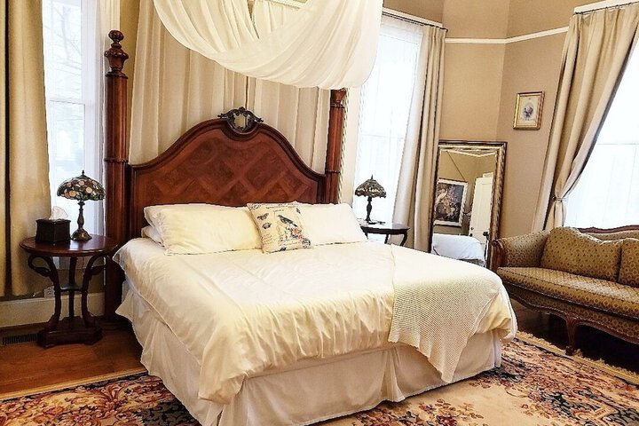 Room 17 of 34