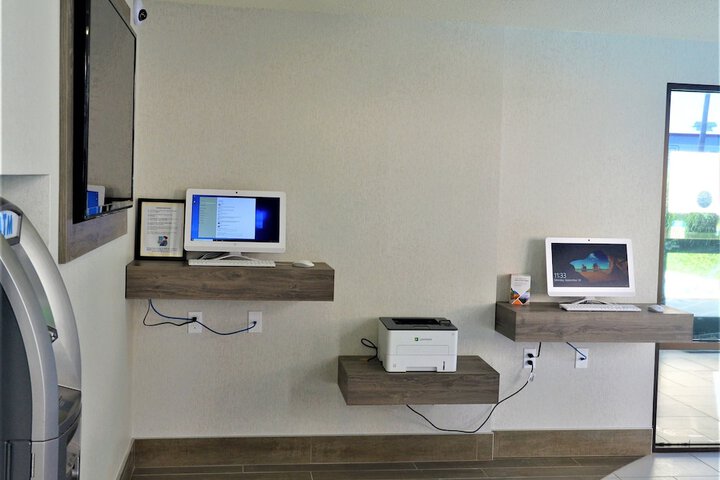 Business Center 98 of 103