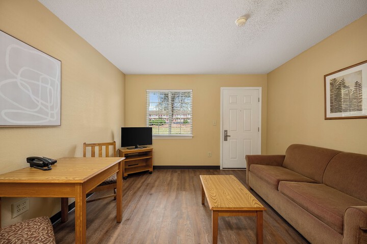 Room 10 of 18