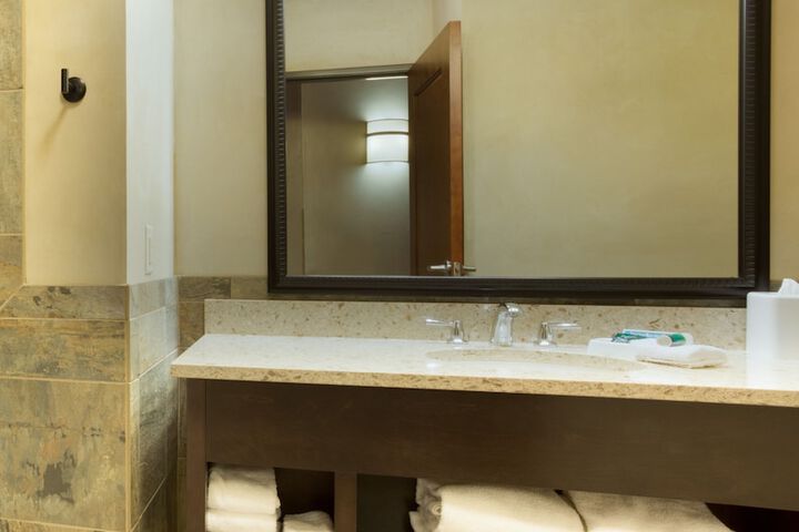 Room 42 of 110