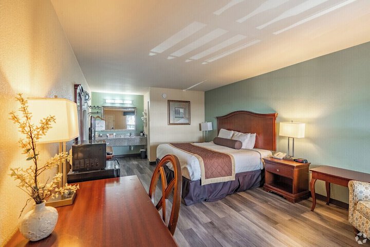 Room 11 of 27