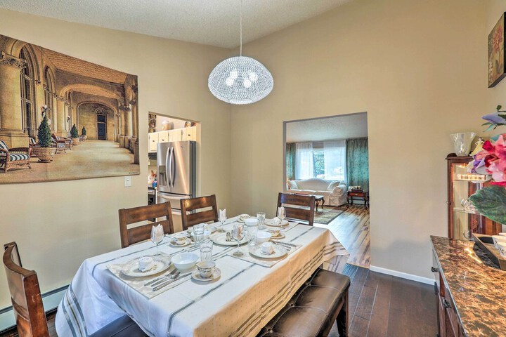 Scenic Woodland Park Cottage w / Deck + Grill!