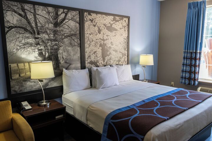 Super 8 by Wyndham Smithfield / Selma