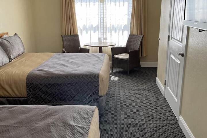 Room 25 of 43
