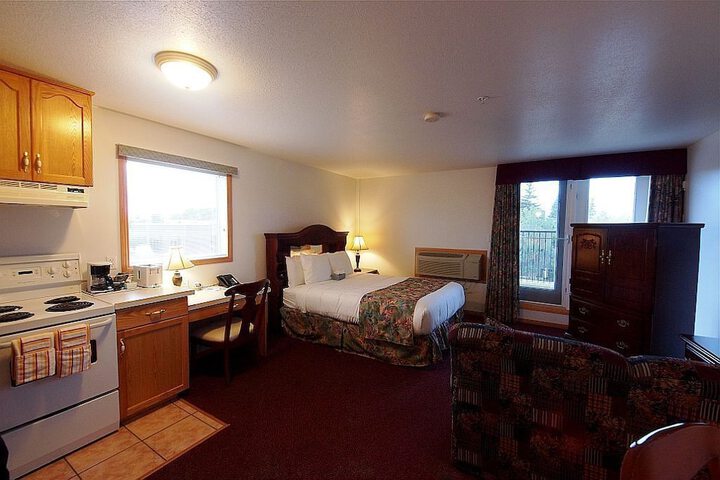 Executive House Suites Hotel & Conference Centre