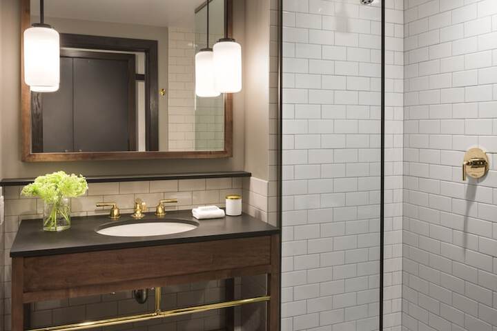 Kimpton Journeyman Hotel by IHG