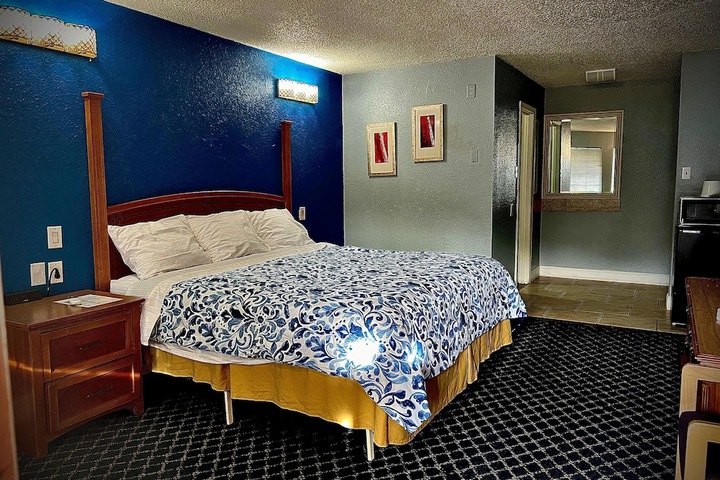 Room 30 of 35