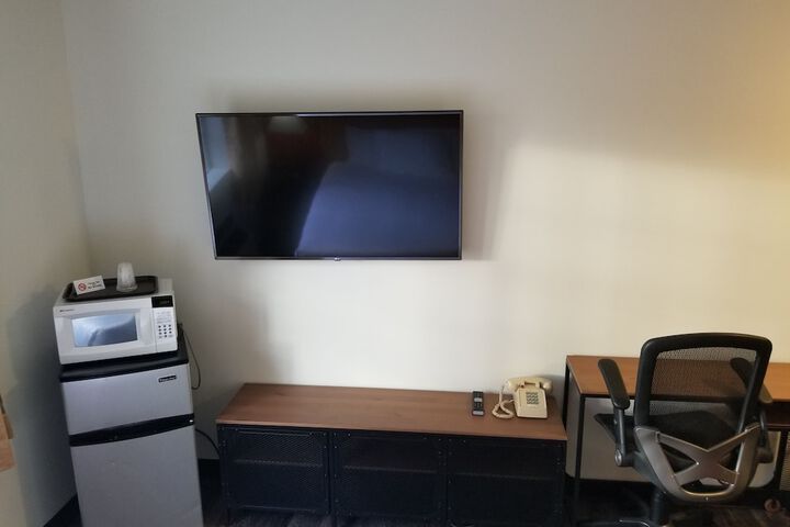 Room 33 of 37