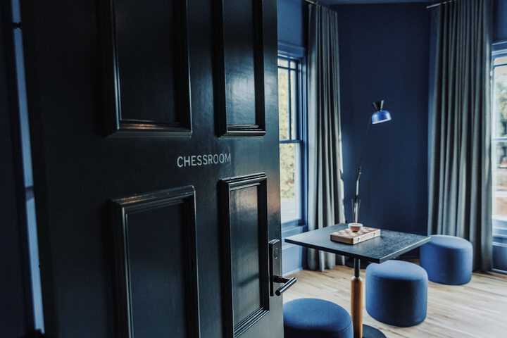 Stonebreaker Hotel