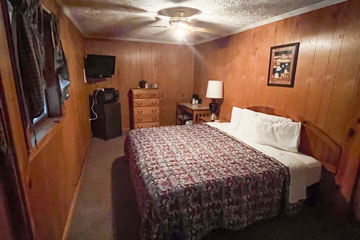 Room 13 of 16
