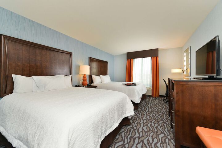 Hampton Inn Corning / Painted Post