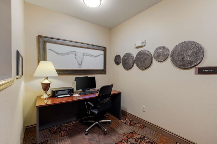 Business Center 27 of 27