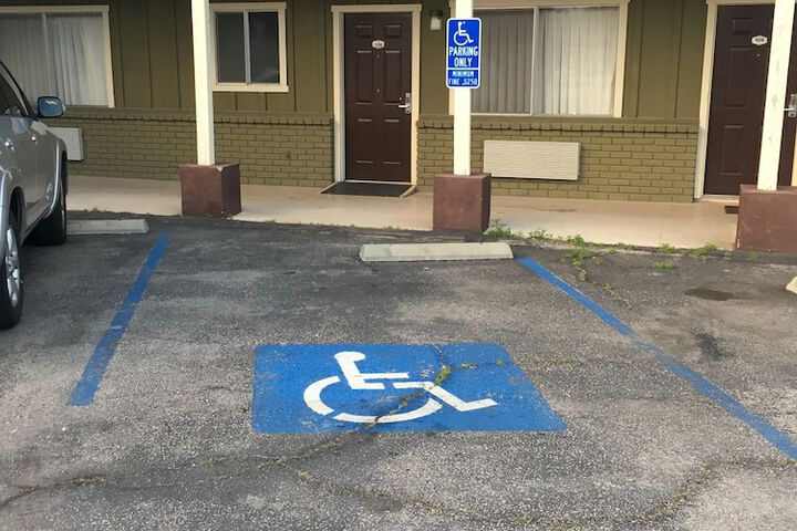 Vino Inn & Suites