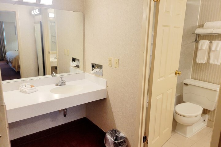 Room 25 of 40
