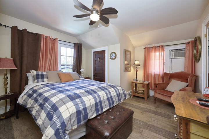 Room 12 of 23