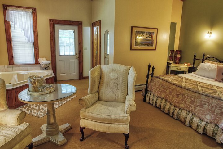 Rockwell Falls Inn and Wine Bar