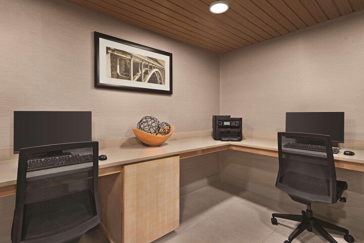 Business Center 29 of 29