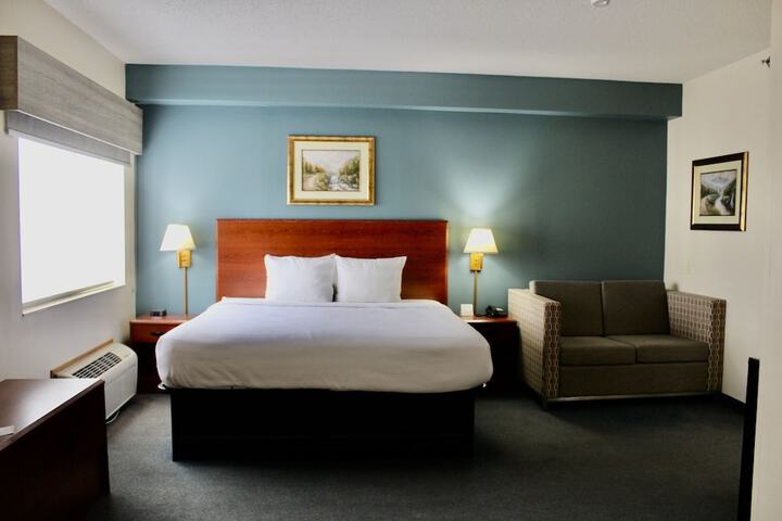 Room 27 of 64