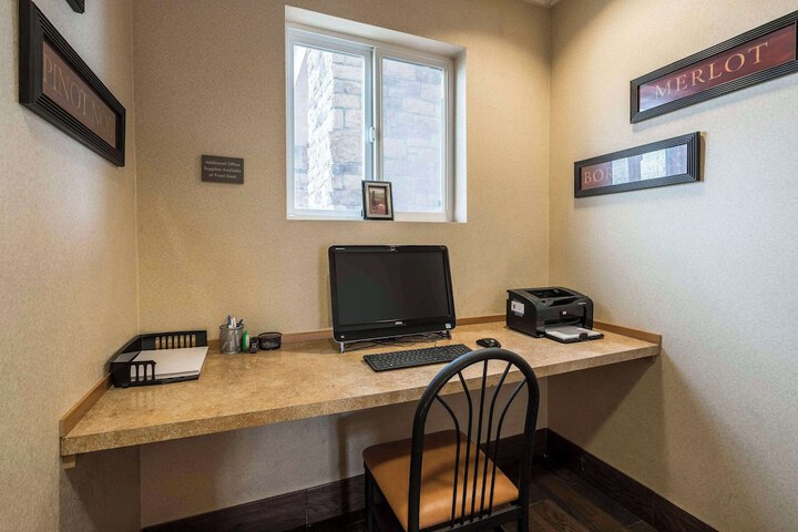 Business Center 38 of 39
