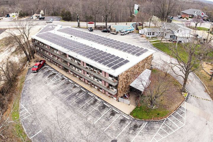 Colonial Mountain Inn Branson MO