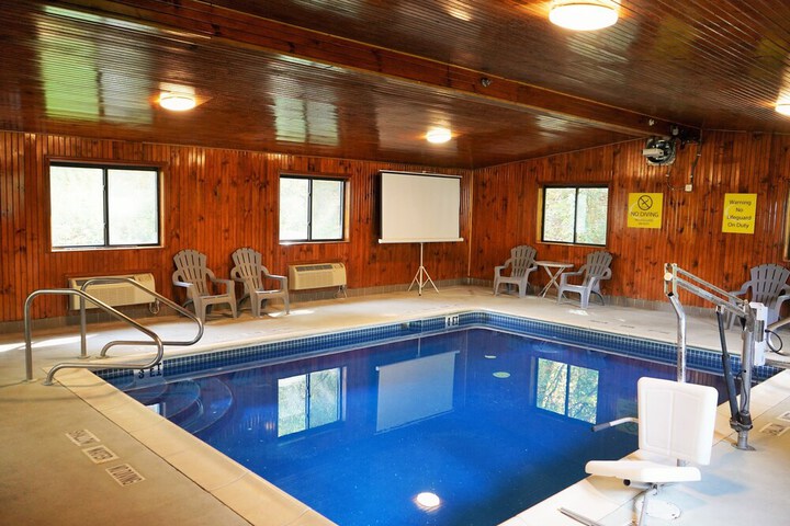 Super 8 by Wyndham Grove City