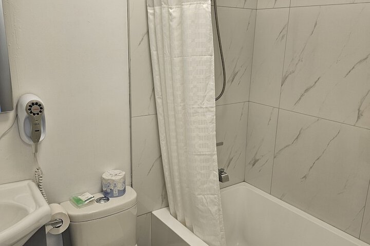 Room 15 of 33
