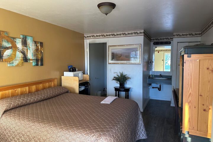 Rustic Inn Motel