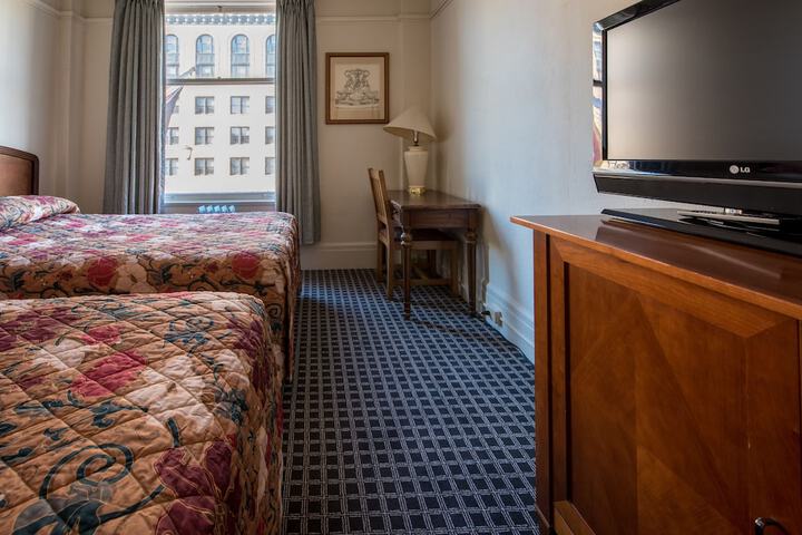 Room 22 of 38