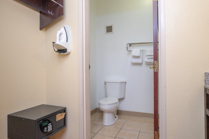 Room 17 of 42