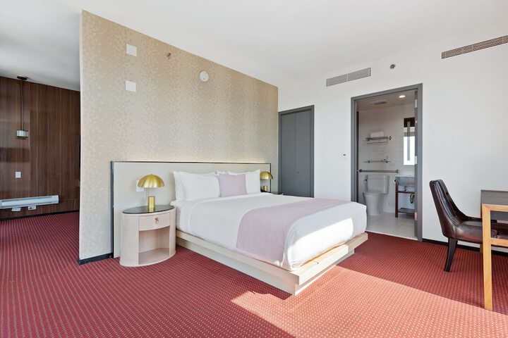 Room 39 of 61