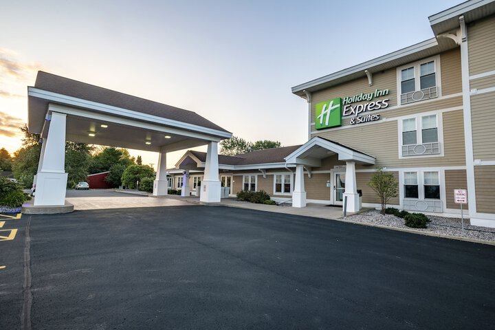 Holiday Inn Express Hotel & Suites Iron Mountain by IHG