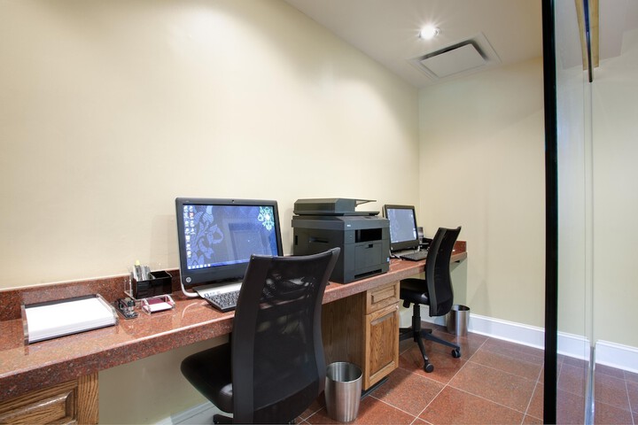 Business Center 53 of 57