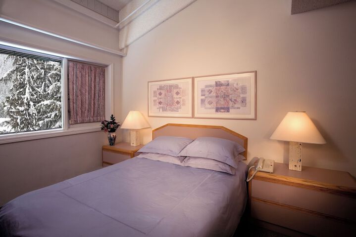 Room 10 of 20