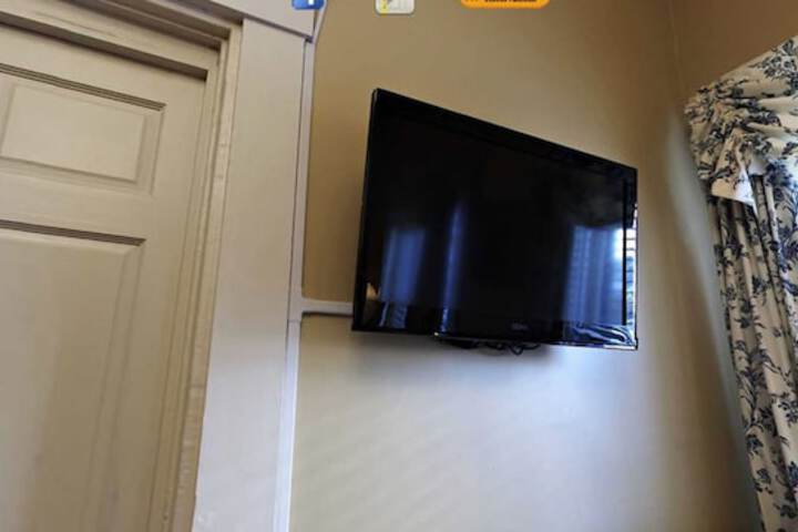 Room 25 of 36