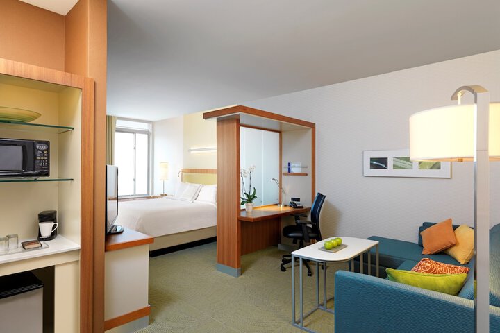 Room 16 of 38