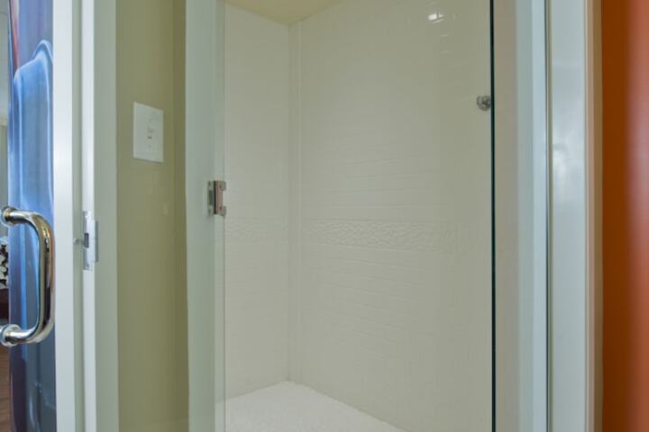 Room 12 of 28