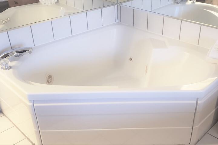 Hot Tub 42 of 44