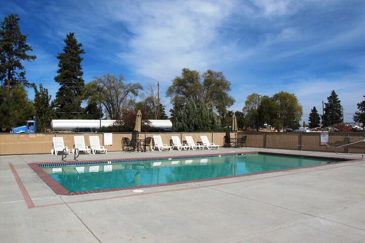 Pool 4 of 27